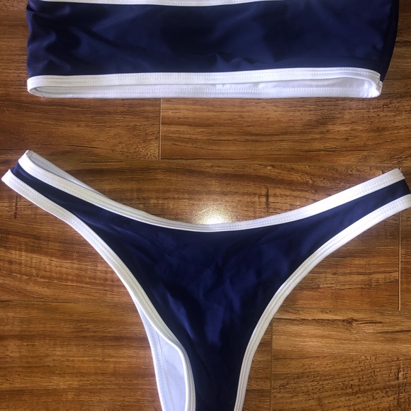 Bikini - Picture 2 of 5